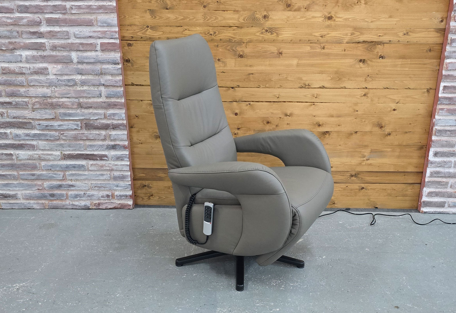 TV Vito Variety in Leder